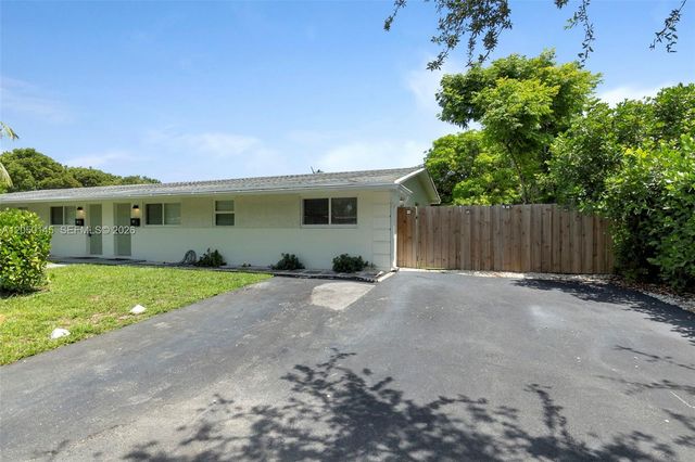 702 NW 18th St 1-2, Fort Lauderdale, FL 33311