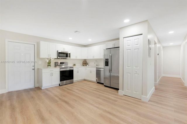 702 NW 18th St 1-2, Fort Lauderdale, FL 33311
