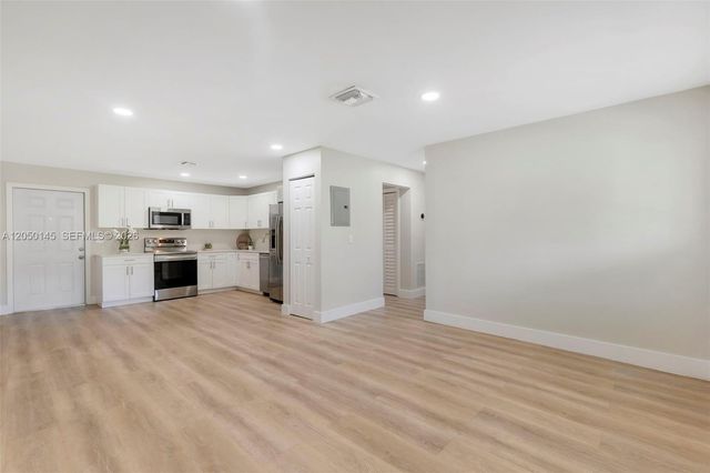 702 NW 18th St 1-2, Fort Lauderdale, FL 33311