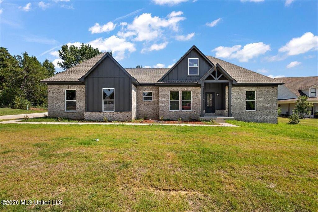 111 Carolina Circle, Senatobia, MS 38668 — exterior