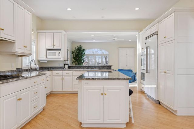 5000 Malibu Drive, Edina, MN 55436