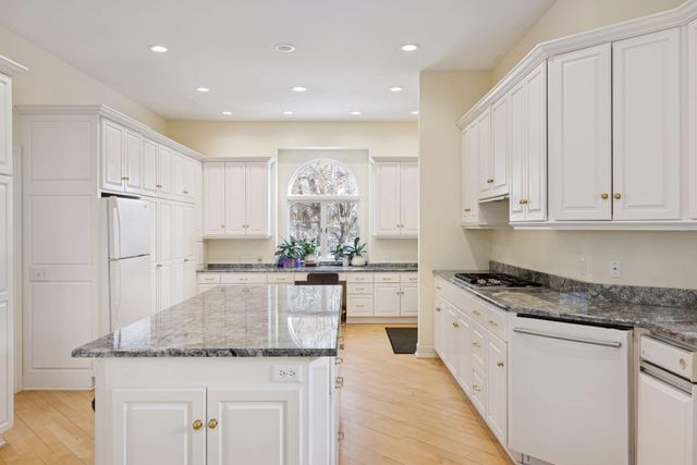 5000 Malibu Drive, Edina, MN 55436