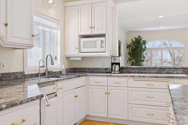 5000 Malibu Drive, Edina, MN 55436