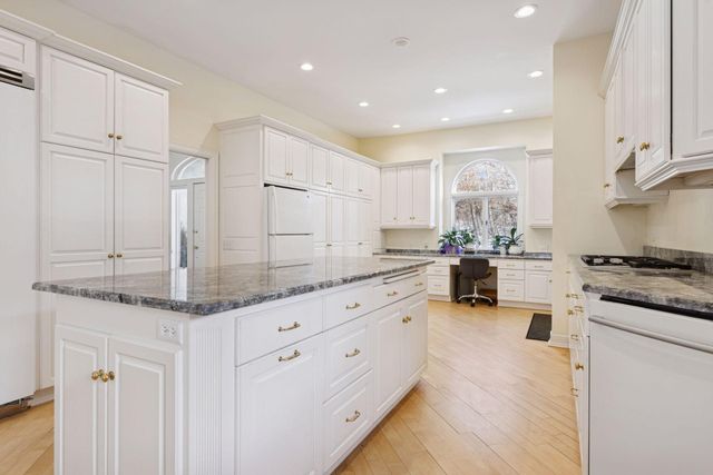 5000 Malibu Drive, Edina, MN 55436