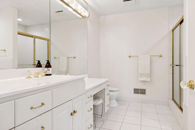 5000 Malibu Drive, Edina, MN 55436