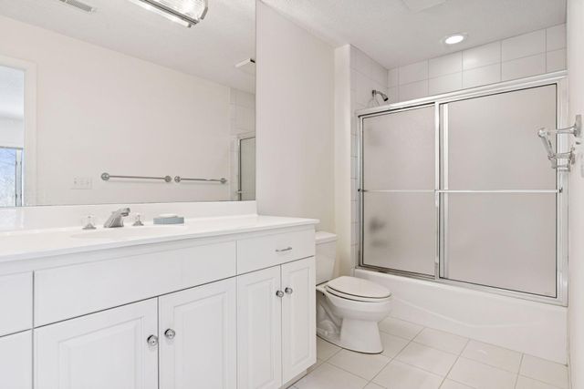 5000 Malibu Drive, Edina, MN 55436