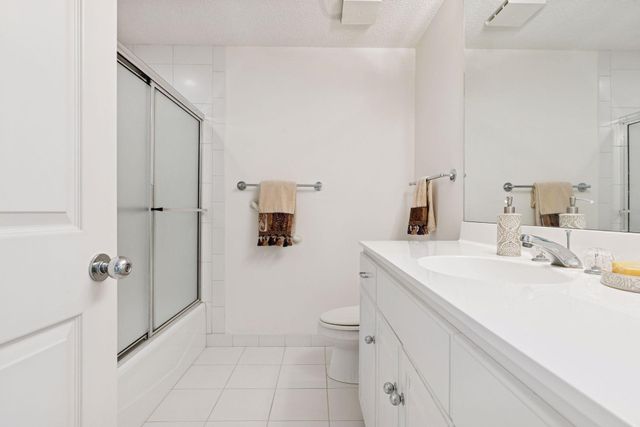 5000 Malibu Drive, Edina, MN 55436