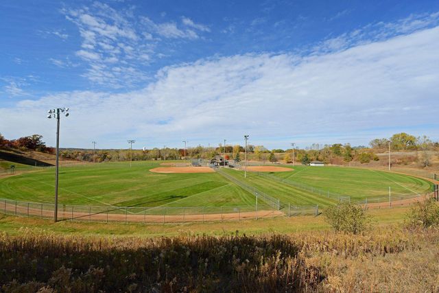 5000 Malibu Drive, Edina, MN 55436