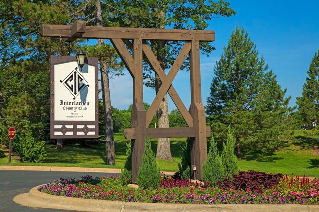 5000 Malibu Drive, Edina, MN 55436