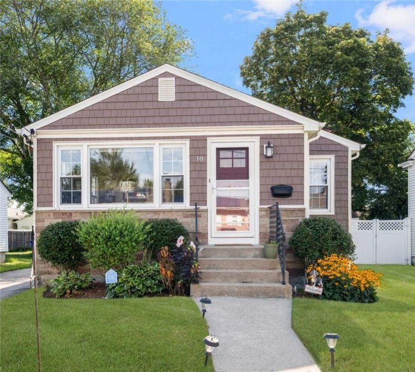 18 Pine Street, North Providence, RI 02911