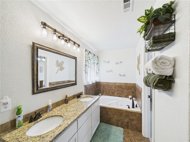 1681 Cavalry Lane, Prairie Grove, AR 72753