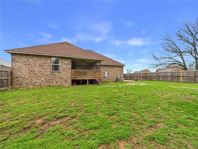 1681 Cavalry Lane, Prairie Grove, AR 72753
