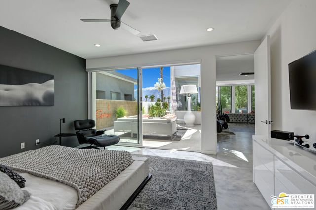 949 Bernardi Lane, Palm Springs, CA 92262