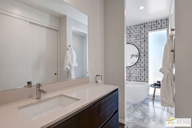 949 Bernardi Lane, Palm Springs, CA 92262
