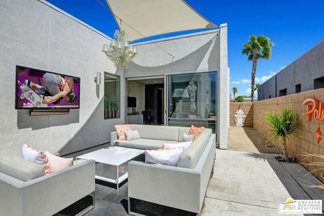 949 Bernardi Lane, Palm Springs, CA 92262