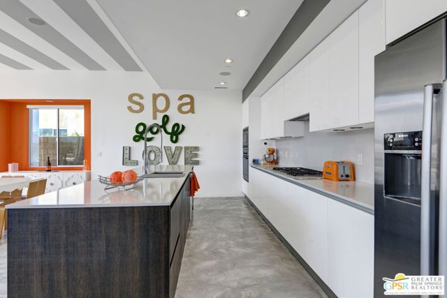 949 Bernardi Lane, Palm Springs, CA 92262