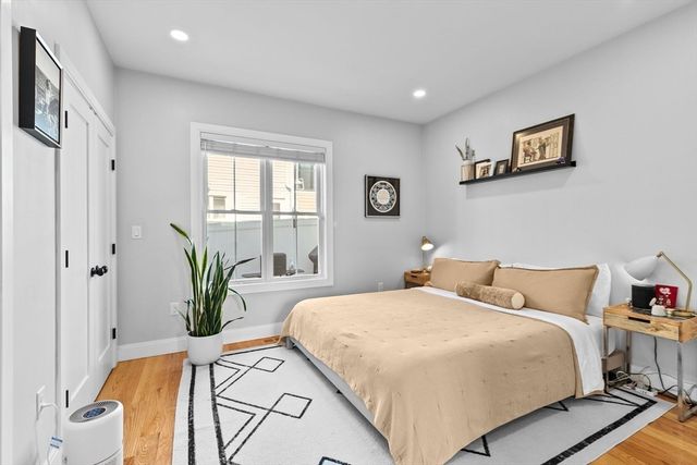 176 W 7th St 1, Boston, MA 02127