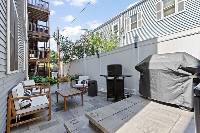 176 W 7th St 1, Boston, MA 02127