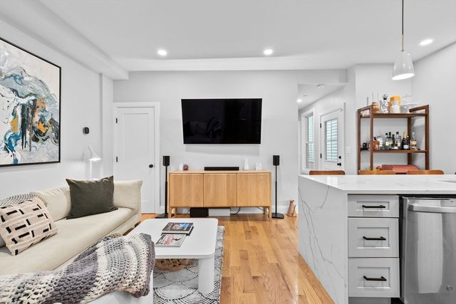 176 W 7th St 1, Boston, MA 02127