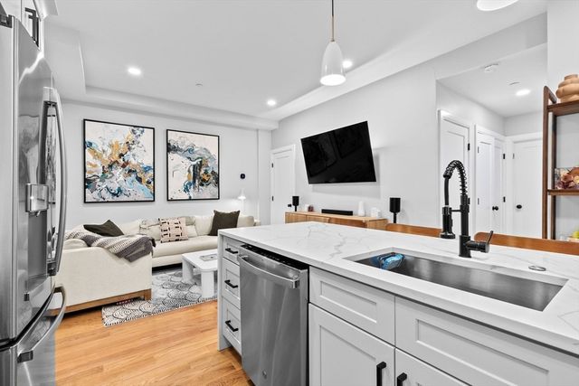 176 W 7th St 1, Boston, MA 02127