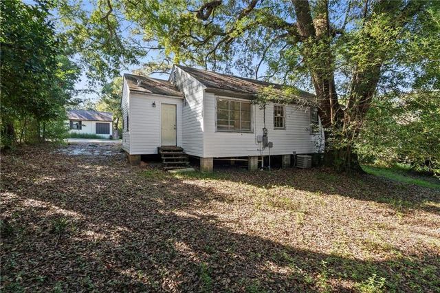 2074 N Gimon Circle, Mobile, AL 36605