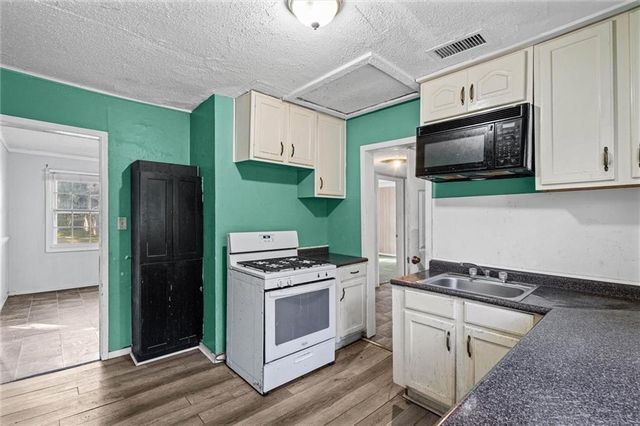 2074 N Gimon Circle, Mobile, AL 36605