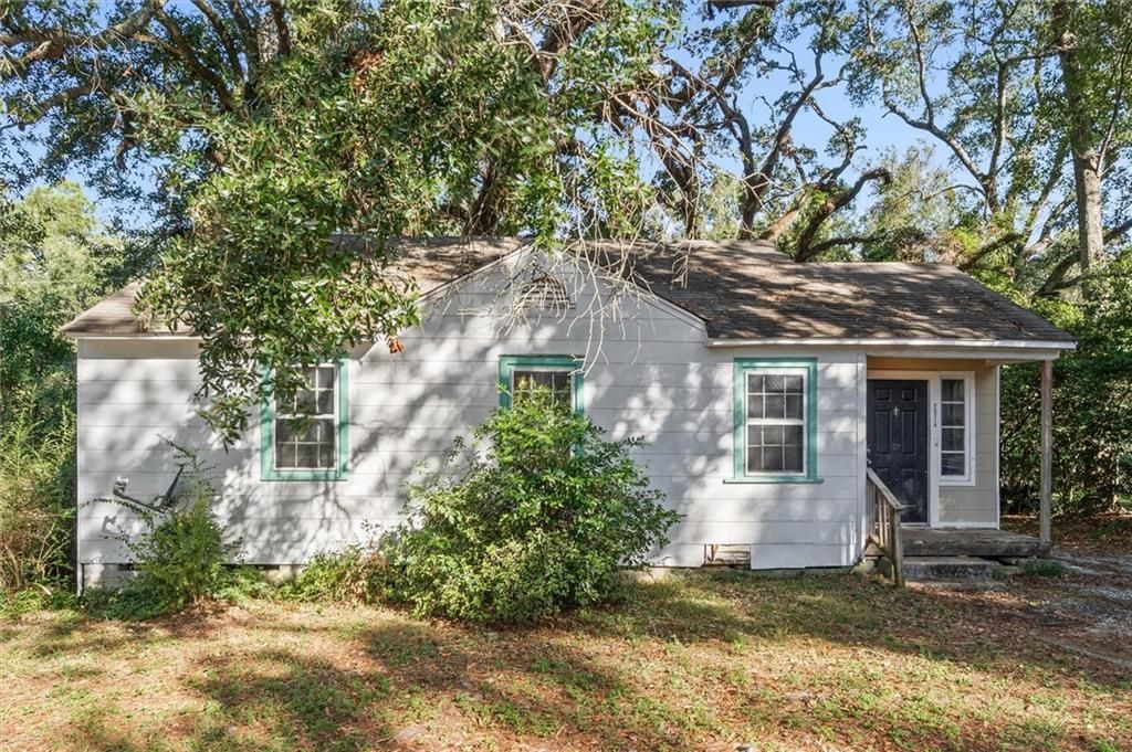 2074 N Gimon Circle, Mobile, AL 36605