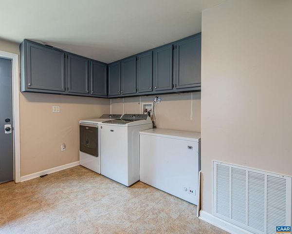 836 TOMS RD, Barboursville, VA 22923