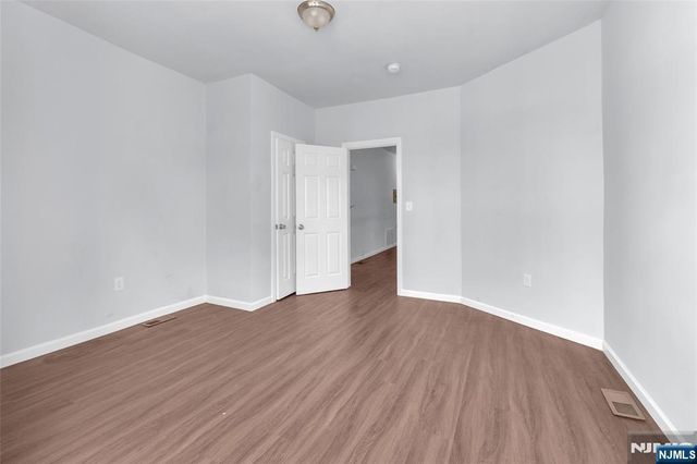 160 11th Street, Newark, NJ 07107