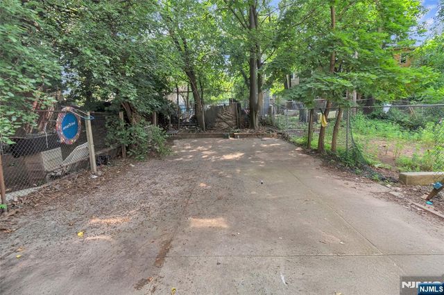 160 11th Street, Newark, NJ 07107