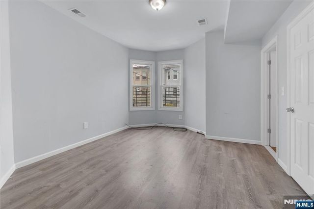 160 11th Street, Newark, NJ 07107