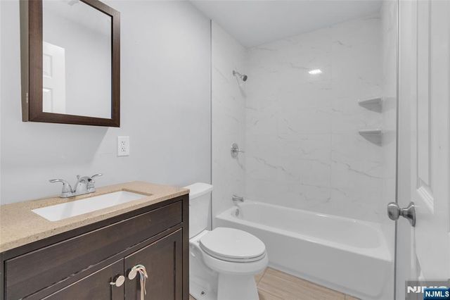 160 11th Street, Newark, NJ 07107