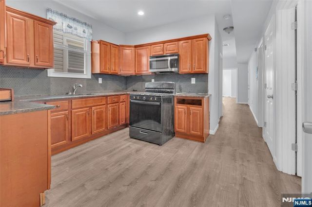 160 11th Street, Newark, NJ 07107