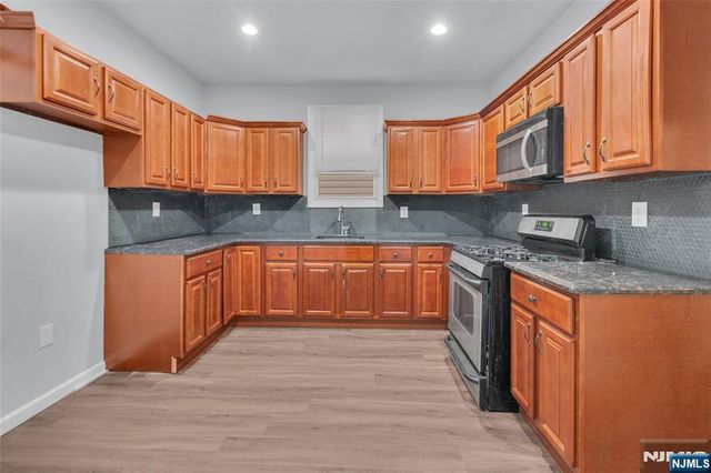 160 11th Street, Newark, NJ 07107