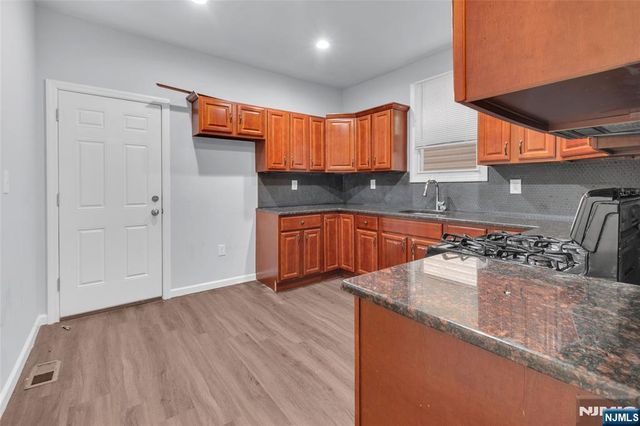 160 11th Street, Newark, NJ 07107