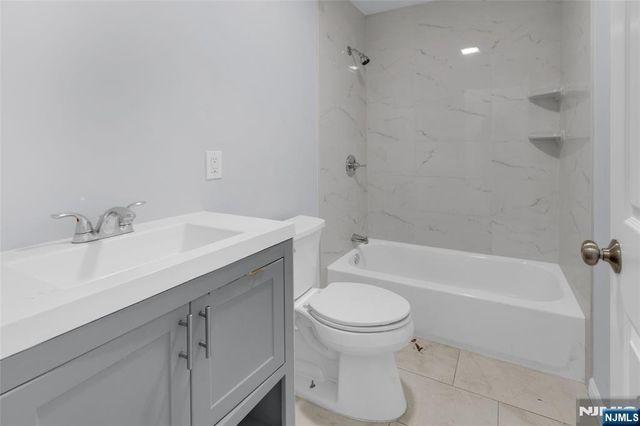 160 11th Street, Newark, NJ 07107