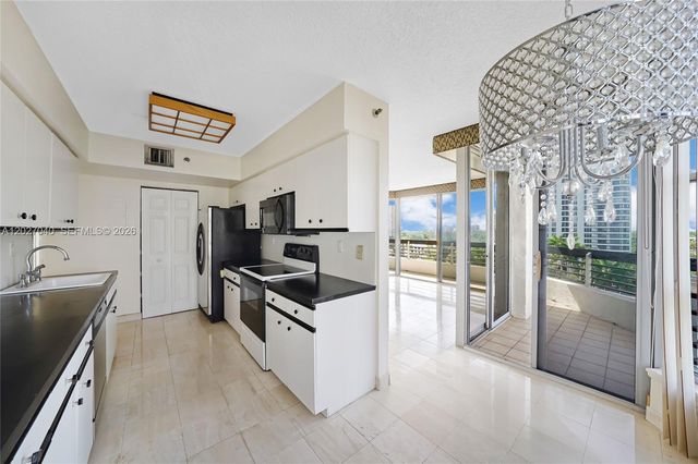 3600 Mystic Pointe Dr 812, Aventura, FL 33180