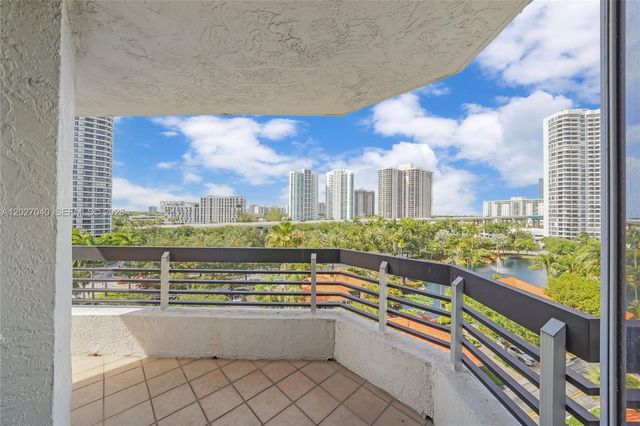 3600 Mystic Pointe Dr 812, Aventura, FL 33180