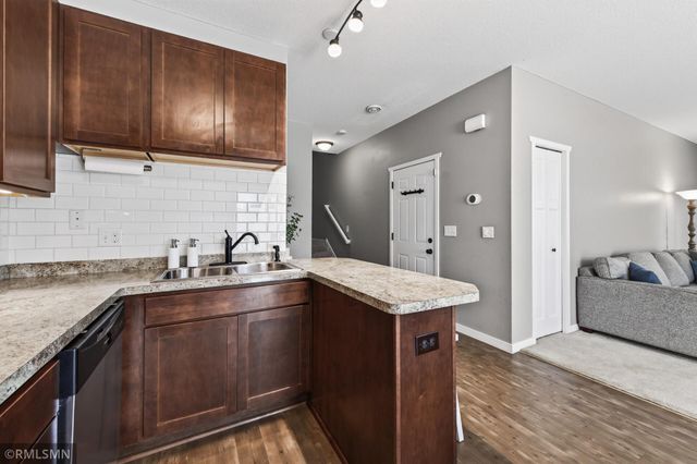 1289 County Road D Circle E A, Vadnais Heights, MN 55109