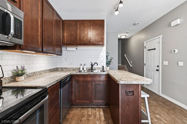 1289 County Road D Circle E A, Vadnais Heights, MN 55109
