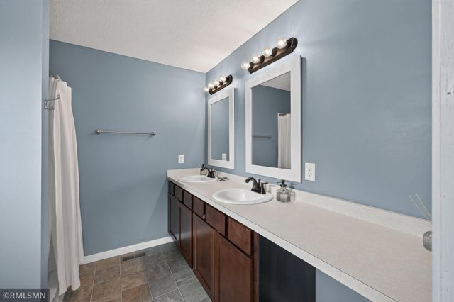 1289 County Road D Circle E A, Vadnais Heights, MN 55109