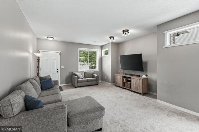 1289 County Road D Circle E A, Vadnais Heights, MN 55109