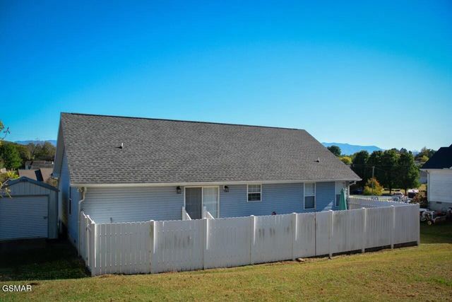 427 Eledge Farm Road, Sevierville, TN 37876