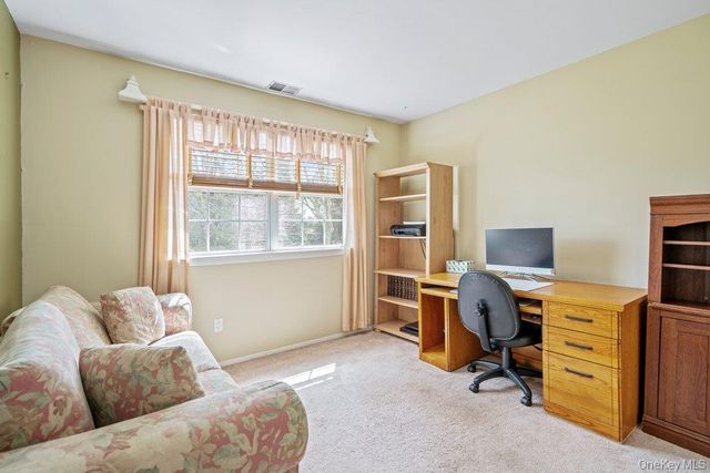 62 Mystic Circle, Bay Shore, NY 11706