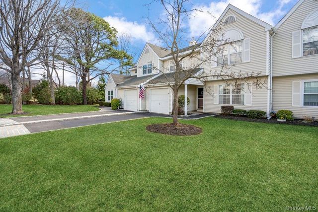 62 Mystic Circle, Bay Shore, NY 11706