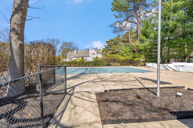 62 Mystic Circle, Bay Shore, NY 11706