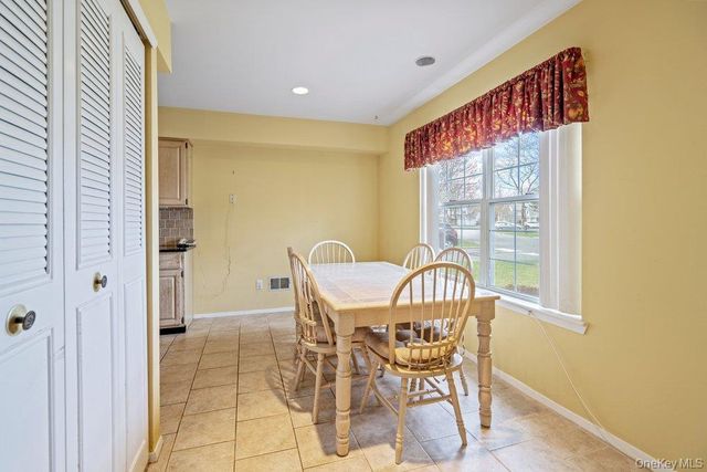 62 Mystic Circle, Bay Shore, NY 11706