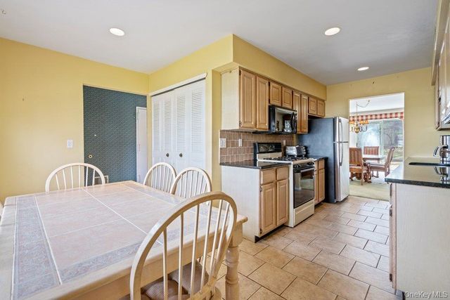 62 Mystic Circle, Bay Shore, NY 11706