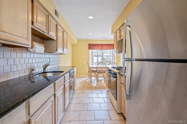 62 Mystic Circle, Bay Shore, NY 11706