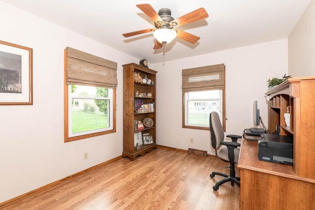 8046 W Imperial DRIVE, Franklin, WI 53132